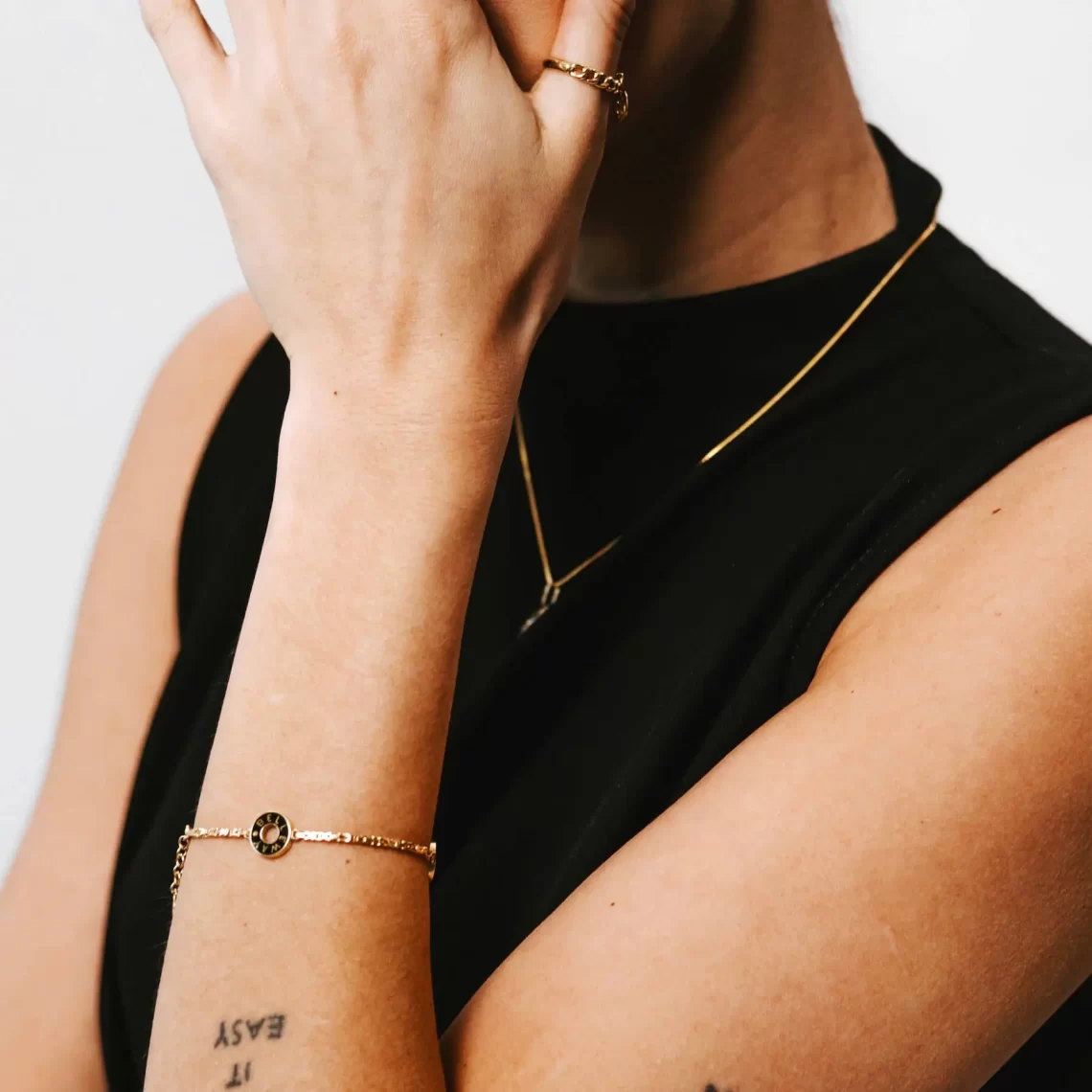 Bransoletka damska złota 585 – na co zwrócić uwagę?